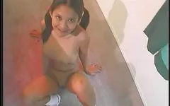 Wellustige cheerleader met staartjes geeft natte en natte pijpbeurt