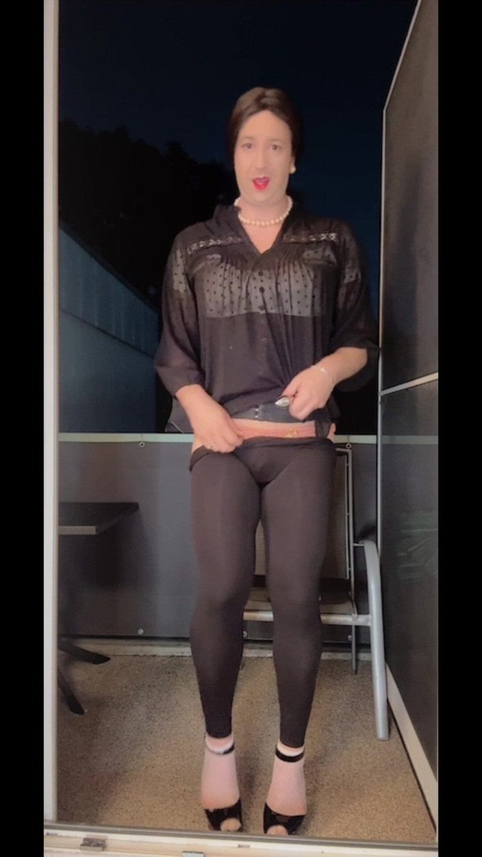 SissyDaniella: Sissy škádlení a jízda na robertku na balkóně