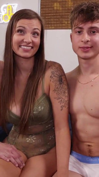 Nimfomanka Twunk Lucas Walker dostaje tyłek zaorany