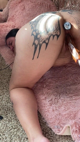 MzKiTTy91: Pawg doggystyled by dildo fucking machine