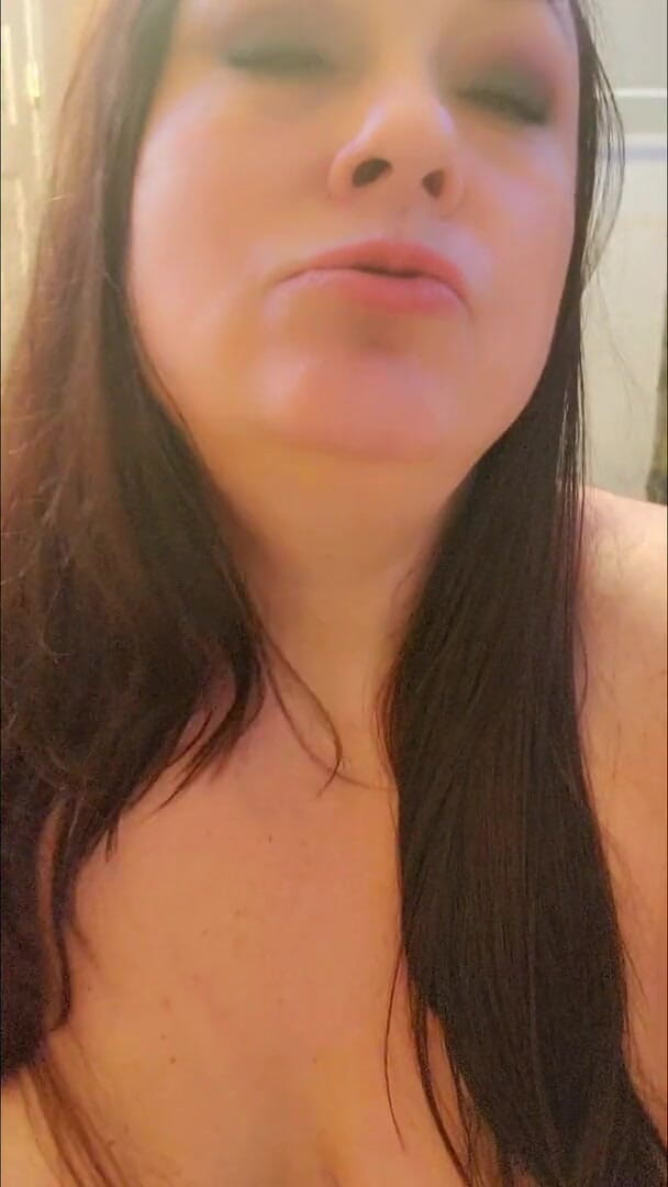Bellacarina94: セクシーなBBWクーガーBellacarina94演劇とともに彼女のネクタイ