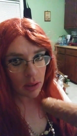 Vanessa Eleanora: La travestita dai capelli rossi vanessa gola profonda con un...