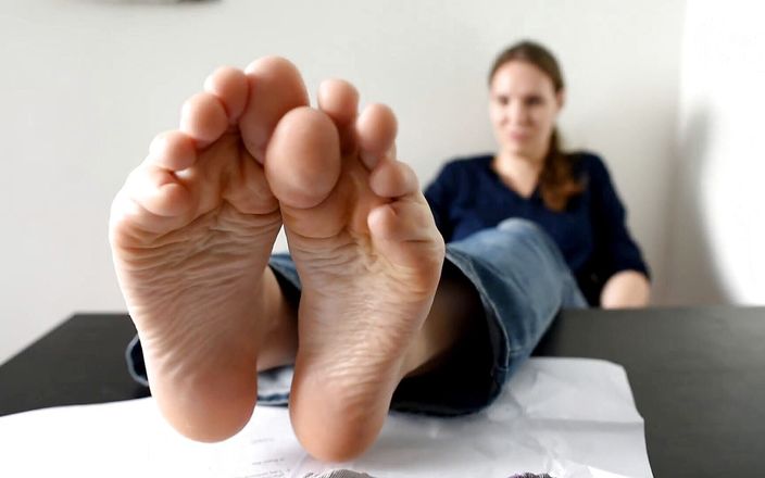 Czech Soles - foot fetish content: Il piede della dea con adorazione delle suole sexy