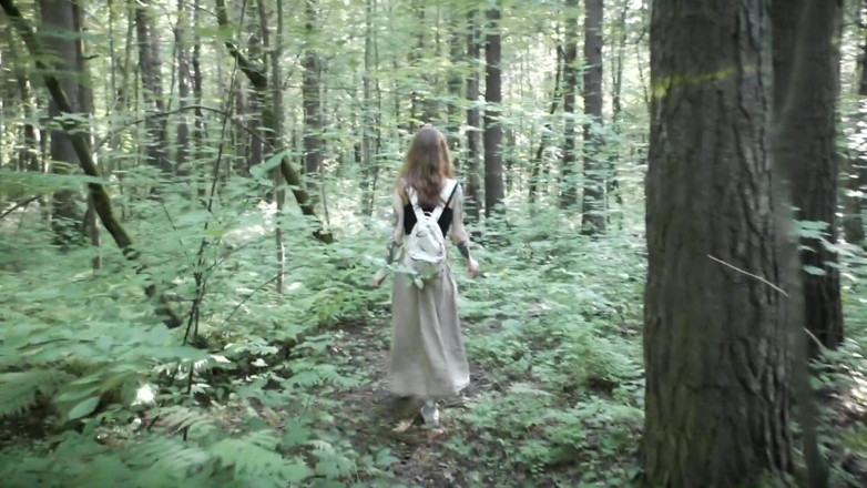 Elena Ginger: Zierliche ginger masturbiert und squirtet öffentlich park