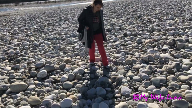 My Wife Luna: Baisée à la rivière