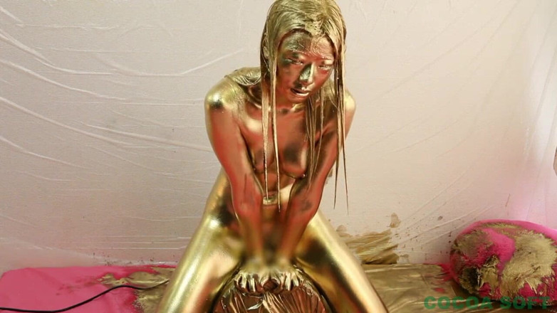 Cocoa Soft: Pengalaman Sybian dalam cat emas