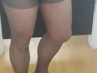 Skittle uk: Playing in Tights a Fitting Room (no Cum)