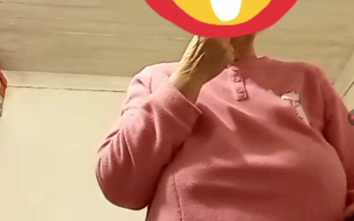 Dog4242: Oma warmt op met een jonge penis