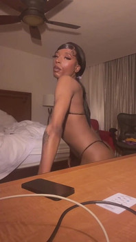 Transe striptease und tanzen in netzstrümpfen