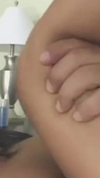 Maya Gates, salope mature excitée, s’amuse pendant qu’elle se fait enculer