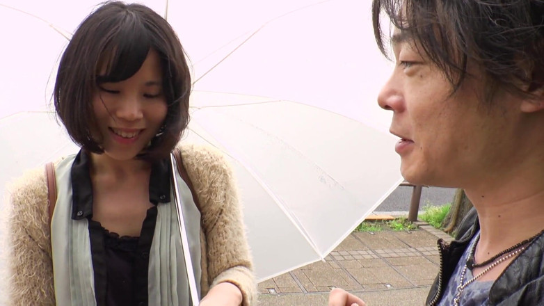 Caribbeancom: 日本甜心在她的女朋友面前被干