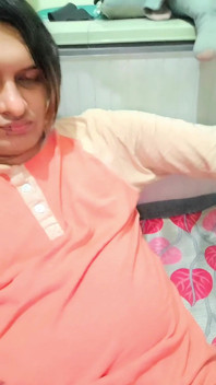 Zoya Shezadi Indian Femboy w My Badroom Pełna zabawa sama w hindi mówiąc o sobie, ponieważ mnie kocham