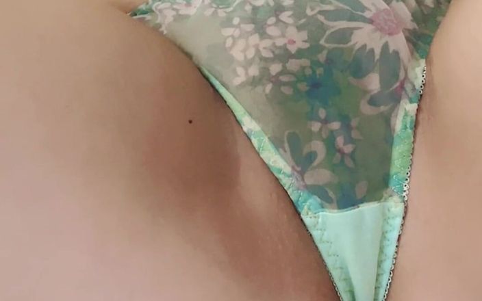 ivy2424: # 028 Eu toquei um pouco enquanto estava em uma viagem...