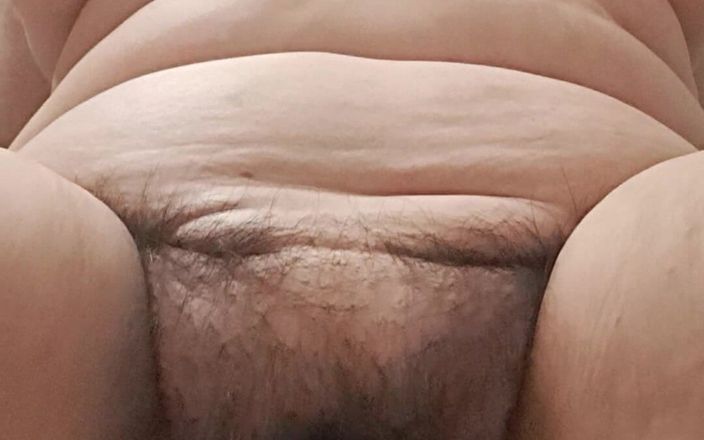 Mommy big hairy pussy: Mamă sexy arată cu mișcările pelvine cum îi place să se...