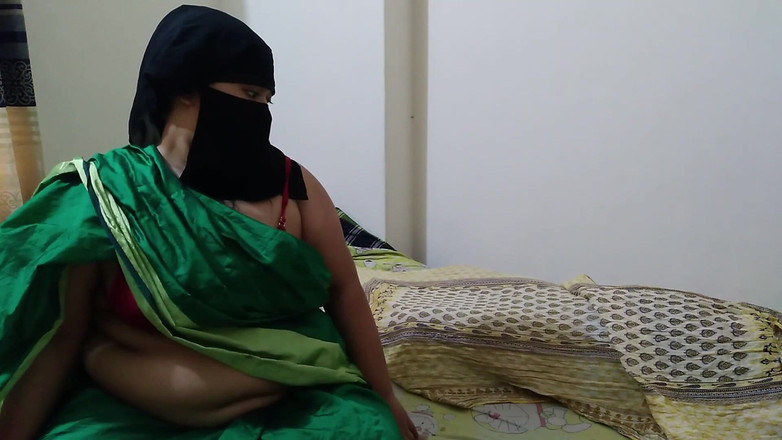 Aria Mia: Makcik jiran panas Gujarati Menjadi Sangat Panas Tanpa Suami, Datang...
