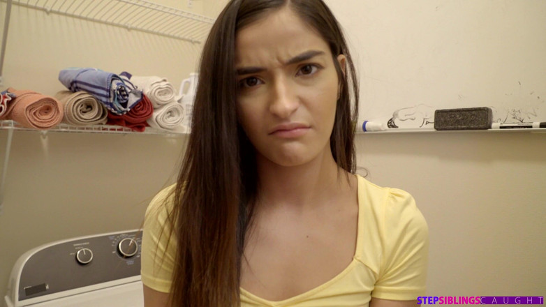 StepSiblings Caught: Sorellastra ingenua - s8: e5