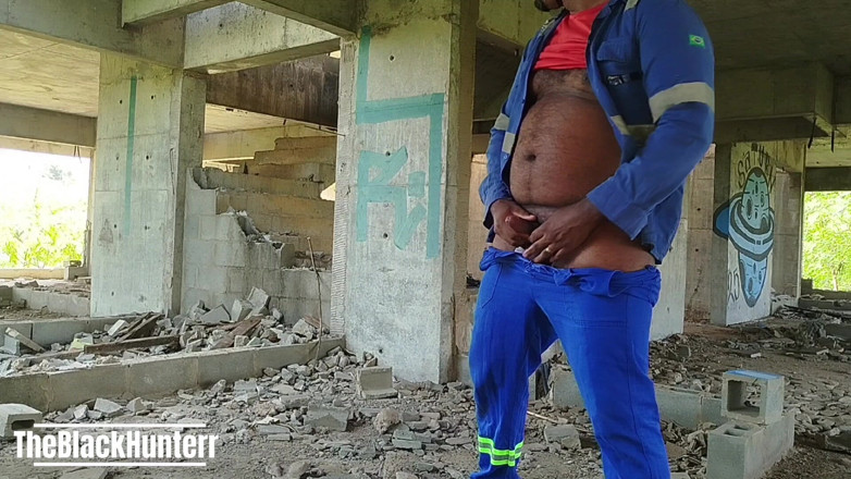 TheBlacKHunterr: Bersendirian di Bangunan pada waktu makan tengah hari