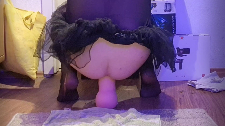 Mask Viola: Un grande dildo nel mio culo