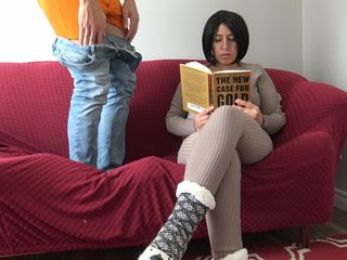 Souzan Halabi: 자지를 노출하는 배다른 아들을 완전히 무시하는 변태 새엄마