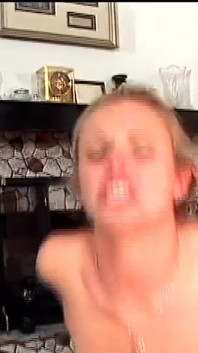 Jonge Blondine Met Grote Tieten Geniet Van Anaal