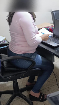 Șeful meu de la serviciu m-a rugat să o fut în fiecare zi în schimbul unei măriri! A spus că vrea să fie mama mea de zahăr