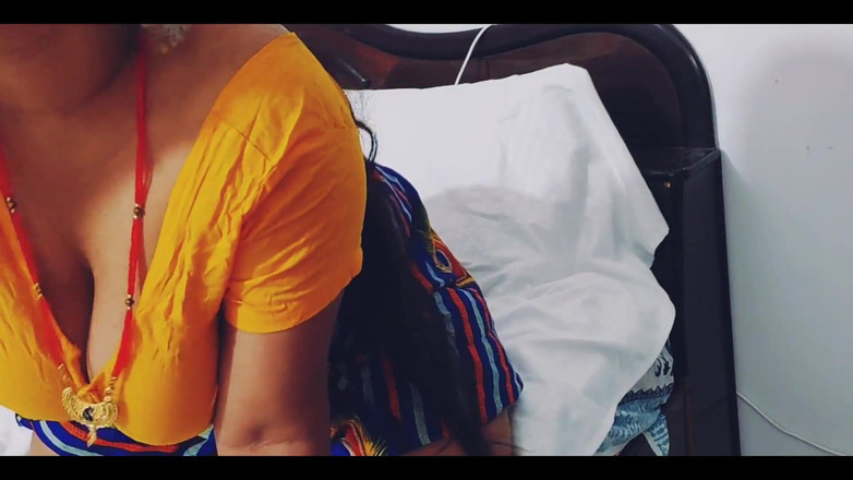 Desi Club House: Bhabhi indiano sesso cattivo con il suo cavaliere a chiacchiere...