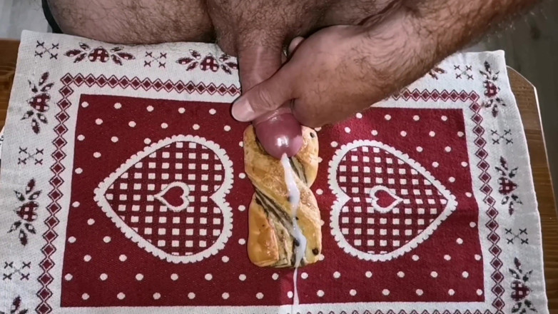 Cicci77: Cicci77 bereitet frühstück mit einer sperma-explosion zu!
