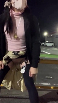 Self-training No. 41: Tackle Pussy Exposure in Progress at Shopping Mall Parking Lot