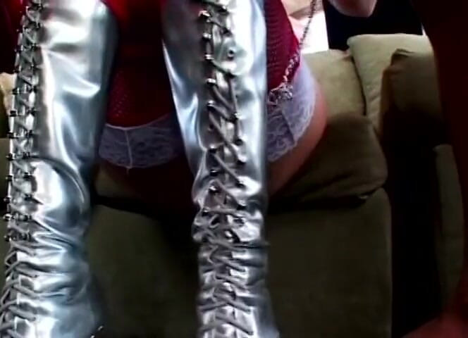 DP Darlings: Sexy zrzavá děvka bušila do obou děr