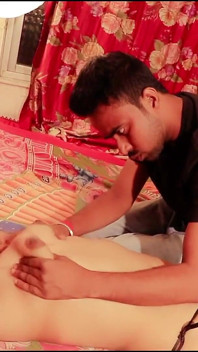 Une étudiante indienne baise avec audio clair en hindi
