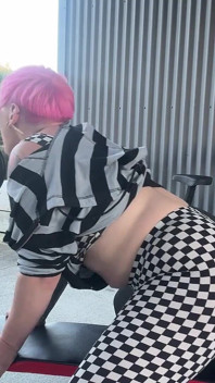 Whoopsie. Trainiert, Dann Ein Dumbbell Mit Pink Gefickt