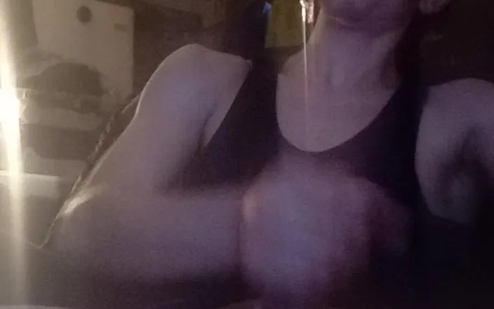 Smoke fetish: Sunny Jerks off and Smoke a Cig at Same Time