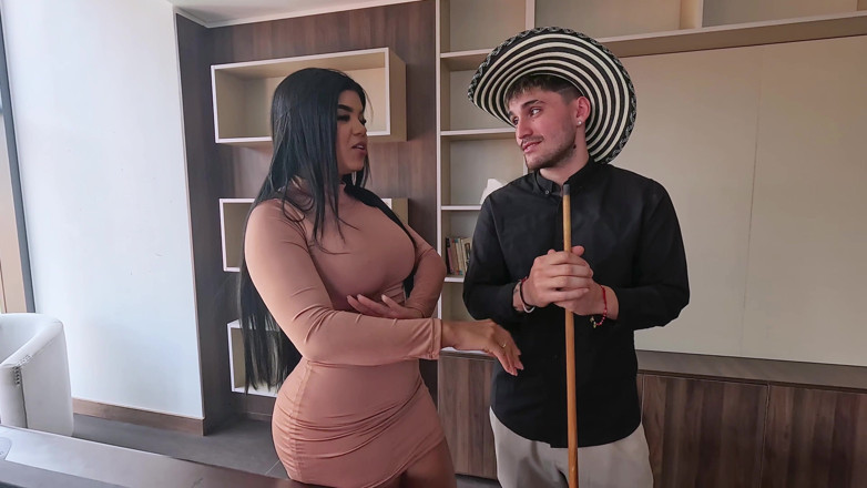 Papi Rodriguez: Seksi Colombia Fucks The Boss's Hajo, Mendapat Pandainya Ditipu Dan...