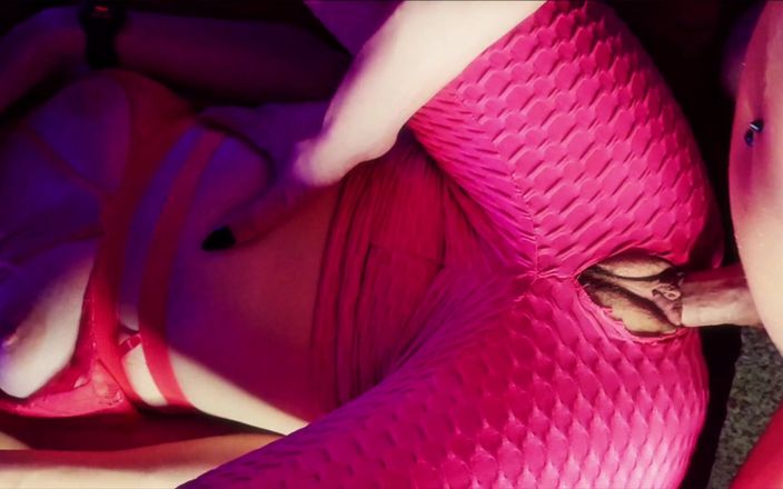 Sarina Havok: Leggings rasgados follando y corriéndose en el coño