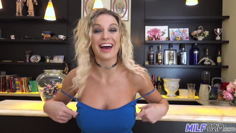 MILF Trip: Tante seksi yang haus sperma kenzie taylor bartender lagi asik...