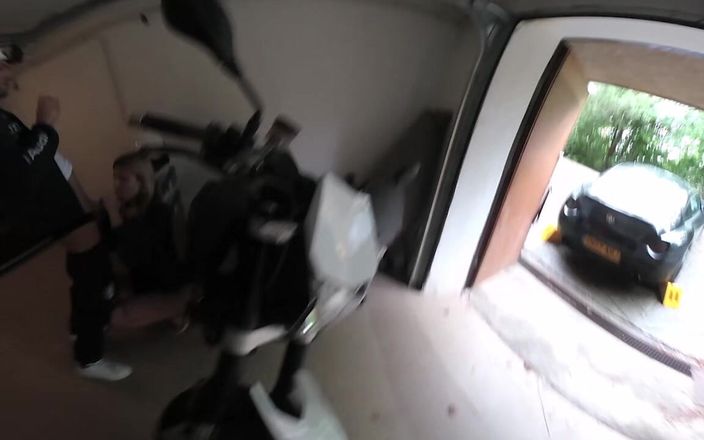 Ferrero anal experience: Jonge blondine hard geneukt in de garage