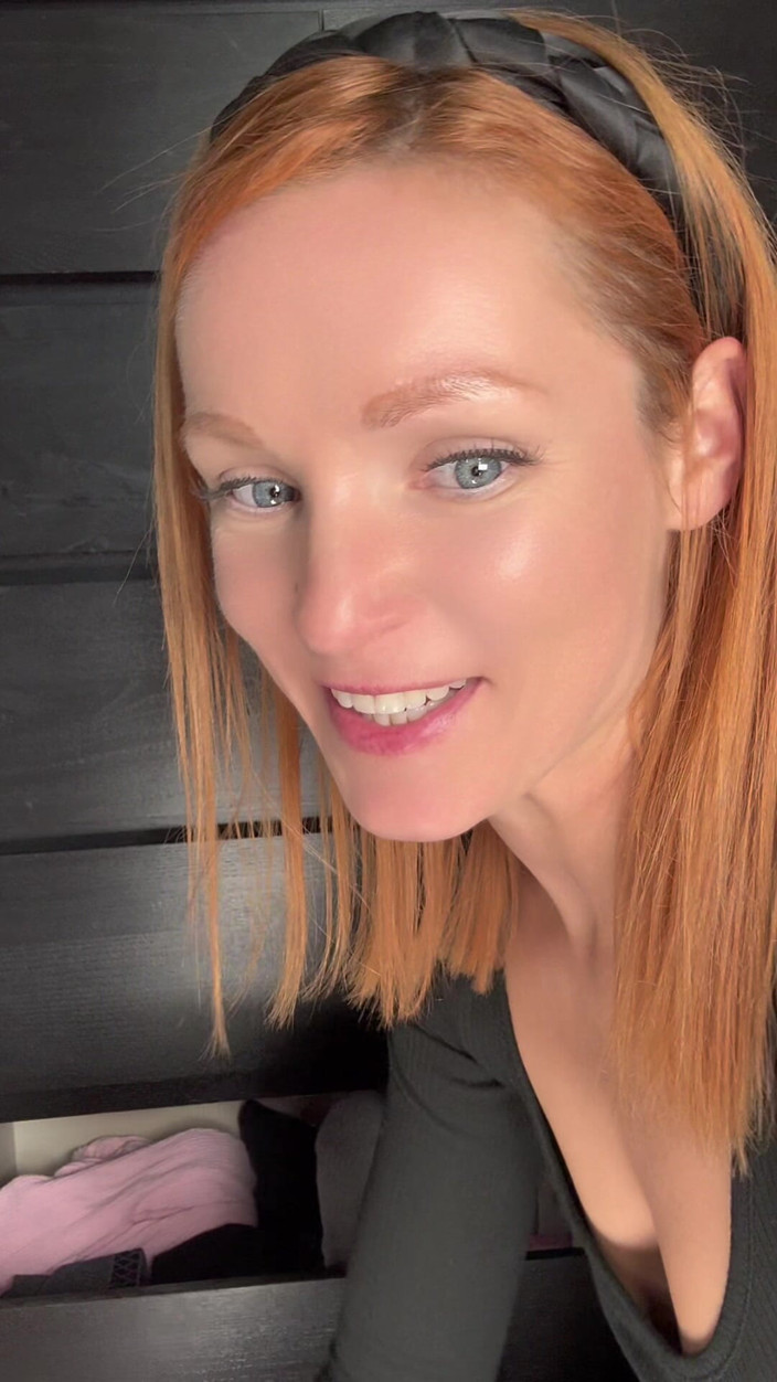 Zella Bu VI-Pee: Pissing in My Friend's Clothes Drawer