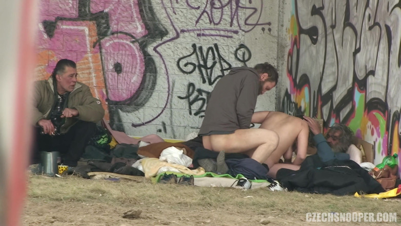 Czech Snooper: Czech Snooper 10 sesso di coppia all'aperto in camera - Zero Shame!