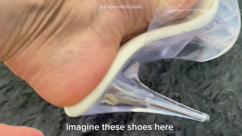 Empress Bella Sadic: Прозрачные каблуки на платформах и сексуальные красные ногти Imperatrizbella