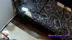 Dirty Couple: 従順なブルネットにひもPOVフェラチオ