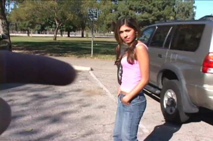 Creamy Latina pussy: Sahara Knight schimbă două pule în curul ei excitat și pizda ei