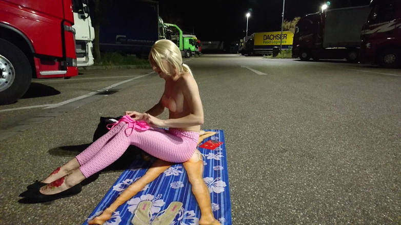sweetfeet29: Naked by the Truckers