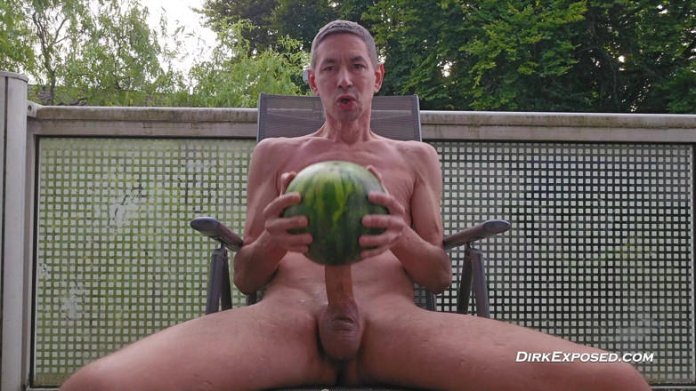Dirk Exposed: Stretto buco del melone bagnato per il mio grosso cazzo