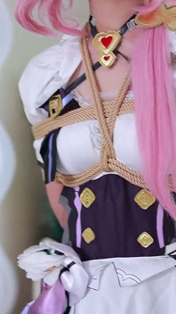 Barefoot Cosplay Girlfriend, She Wears Shackles, and I Love Playing with Her Barefoot