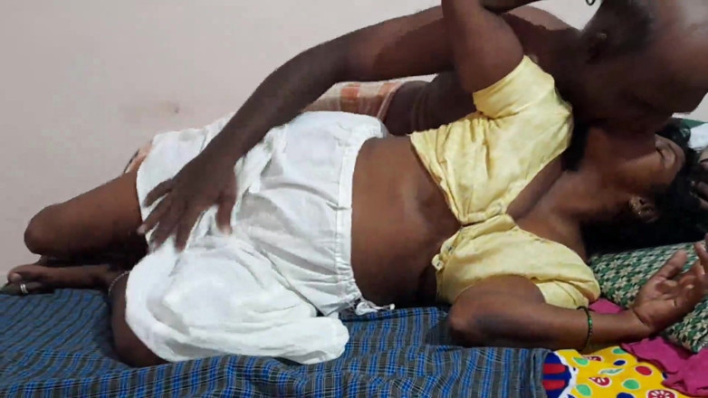 Desi palace: Desi Man uwodzi seksowną damę na hardcore jebanie