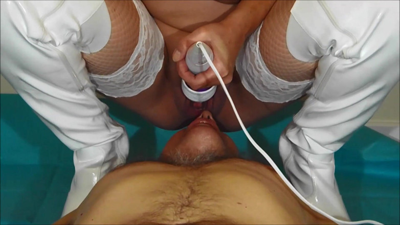Camilla Creampie: Ejaculare feminină înecând un sclav