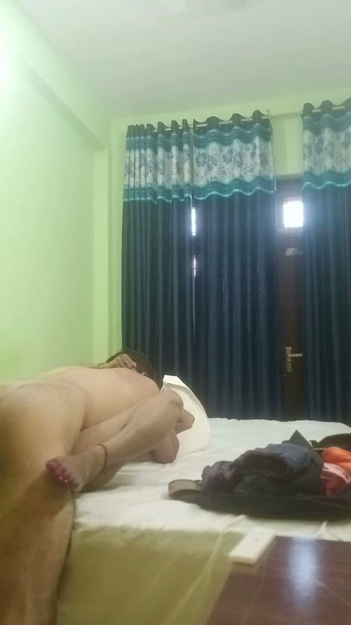 Sexy_Vandana: Ele levou a namorada ao hotel pela primeira vez como...