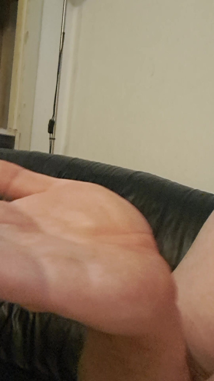 Fickspecht: The Slut Jerks off and Enjoys Her Cum