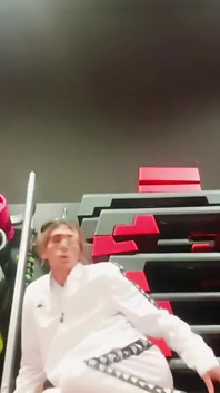 Sexy Boy Is Very Daring in the Gym Showing His Body