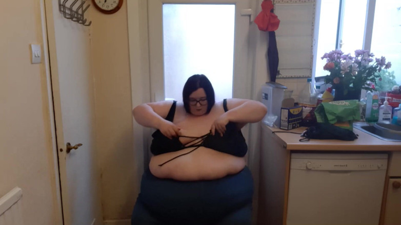 SSBBWLadyBrads: SSBBW tries on new bikinis fat belly ass